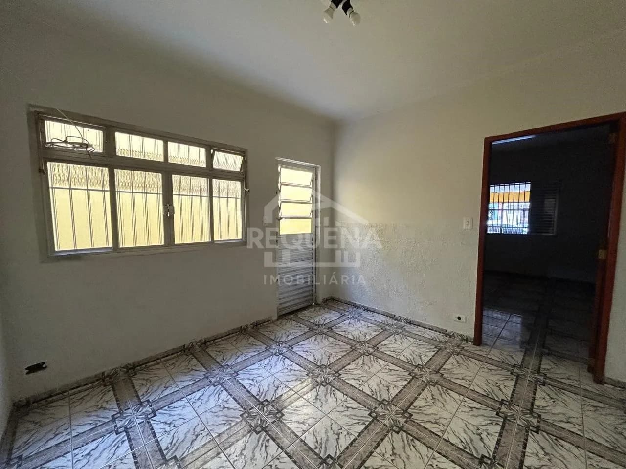 Foto de Casa térrea com 2 dormitórios, quintal e 2 vagas – parque capuava